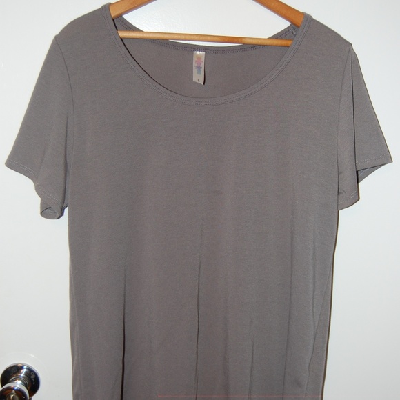 LuLaRoe L Classic T - Picture 1 of 4